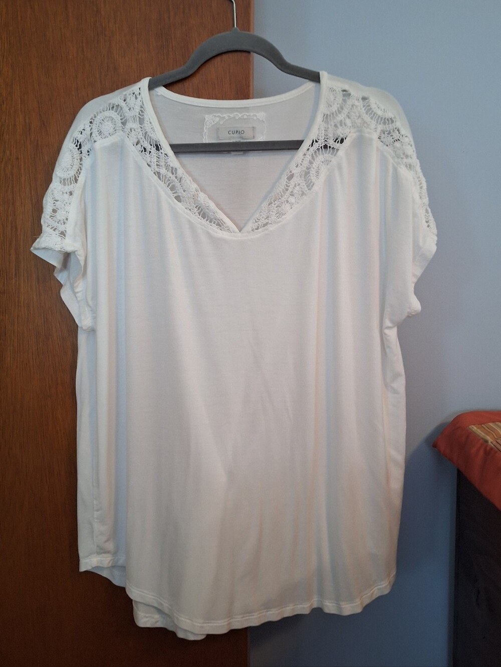 Cupio White Lace-Trim V-Neck Short Sleeve Top Women's Size XL